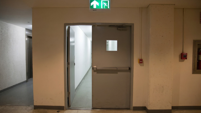 O que muda no mercado com a primeira porta corta-fogo P90 com visor certificada no Brasil