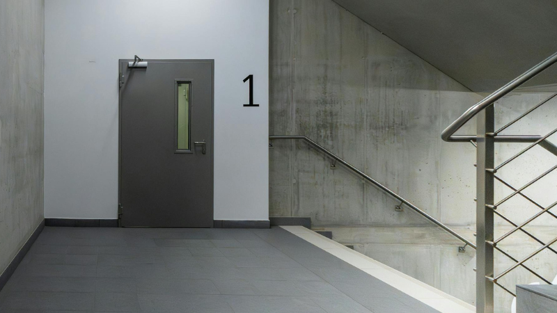 Porta acústica industrial quando usar e o que diferencia do mercado